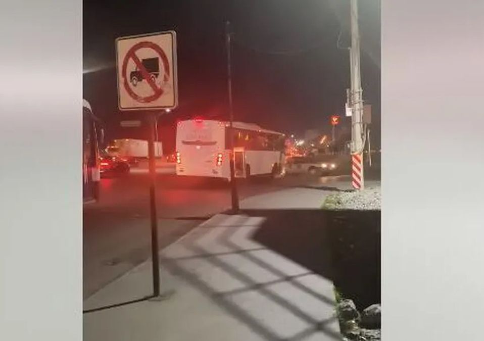 Internautas reaccionan a "pelea" entre ruta urbana y taxi en NL