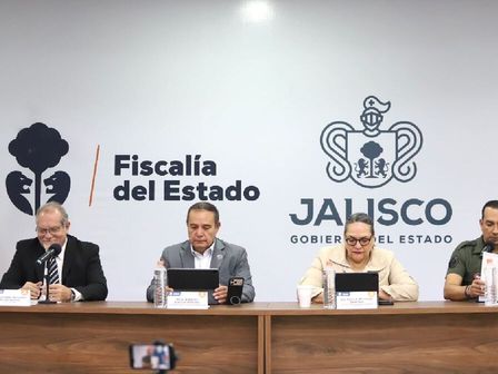 Funcionarios de Jalisco encabezan rueda de prensa de seguridad.