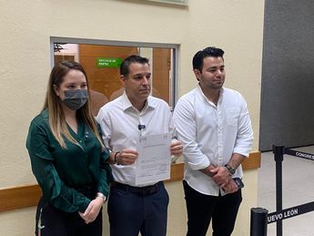La diputada del Partido Verde, Claudia Chapa (izq.) presentó una reforma a la Ley de Bienestar Animal de Nuevo León. | Kevin Recio