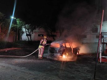 Incendio de auto en la colonia Talleres. | Leyda Estrada