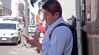 El 75 por ciento de los mexicanos económicamente activos sufre de estrés laboral | Melanie Torres