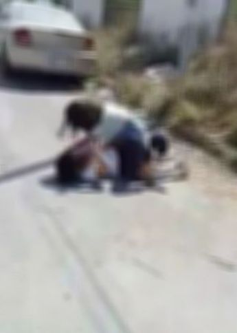 Fotograma de un video de una pelea entre estudiantes. | Cortesía