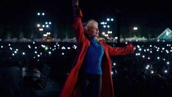 Sabrina Carptenter regaló un show digno del cine acompañado de diferentes canciones de sus últimos álbums.| Coachella