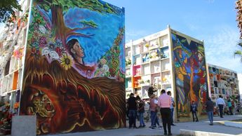 León tiene nueve panteones municipales, mismo que esperan una gran afluencia de personas para este 'Día de Muertos'. Foto: Dany Bejar.