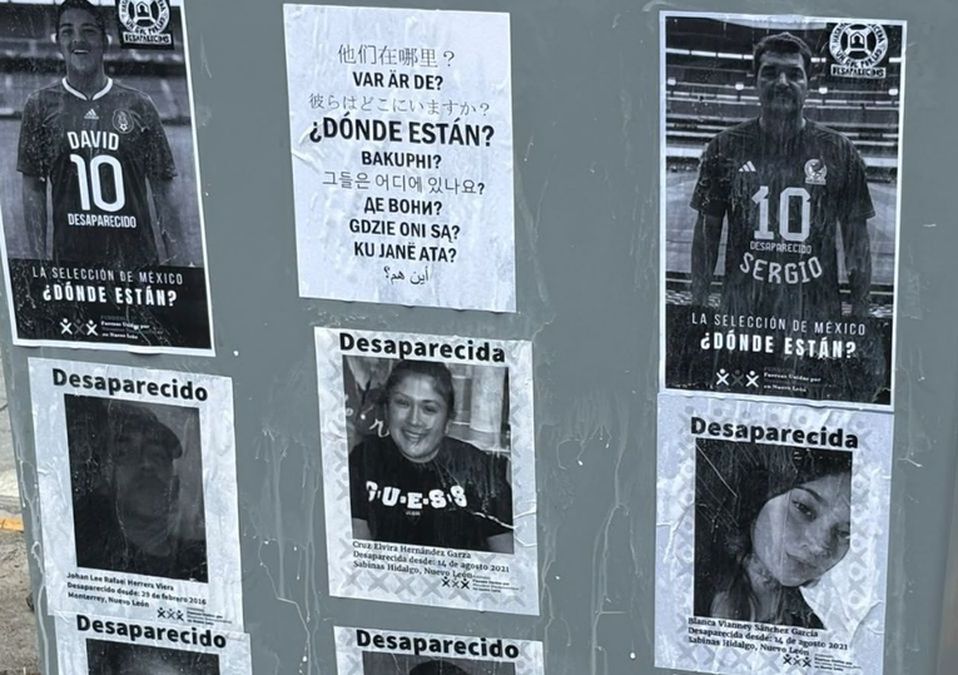 Familias de desaparecidos protestaron frente al Palacio de Gobierno al señalar omisiones en las labores de búsqueda.| Especial