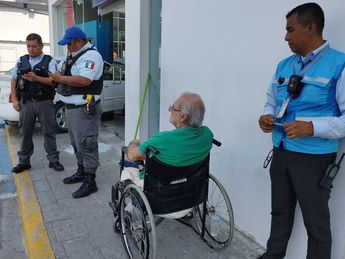 Don José Luis dijo habitar en la calle Federico García Lorca, cerca del banco, y que acudía a cobrar su pensión. | Agustín Martínez