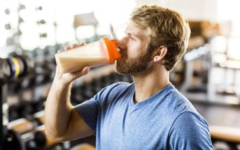 La leche aporta carbohidratos y proteínas, que ayuda a estimular la recuperación de los músculos al hacer ejercicio / Especial