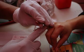 Aplicación de una prueba rápida de VIH /Cuartoscuro