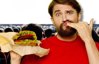 Conoce que dice la Ley sobre las prohibiciones de los cines para entrar con alimentos ajenos a su negocio / Diseño TD