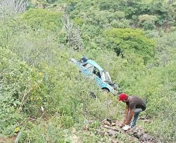 Vehículo cae a barranca de Coxcatlán, Puebla / Especial