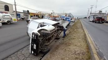 El saldo del accidente fue únicamente de daños materiales.