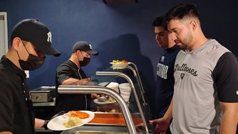Sala de cocina en el Walmart Park para que los beisbolistas consuman sus alimentos / Martha Cedillo