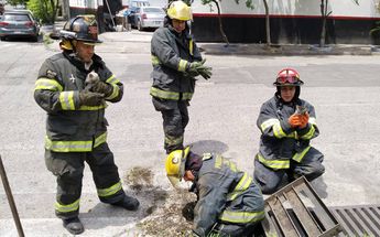 De esta manera bajaron los bomberos al rescate / Andrea Manzo