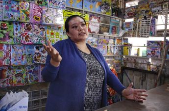 Entre lágrimas, Reina pidió al gobierno municipal que no les quiten su fuente de trabajo / Melanie Torres