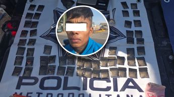 Policías metropolitanos detuvieron a un hombre con decenas de dosis de presunto cristal en Tlajomulco | Foto: Juan Carlos Munguía