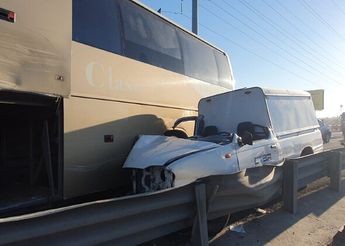 Camioneta chocada en autopista Guadalajara-Zapotlanejo / Juan Carlos Munguía