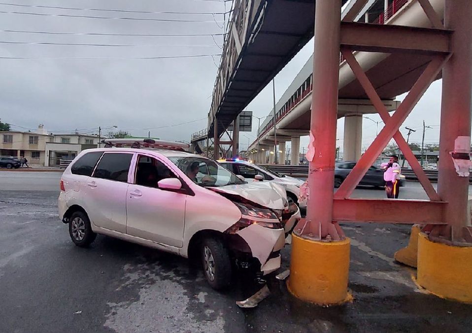 Accidente en avenida Nogalar. / Leyda Estrada