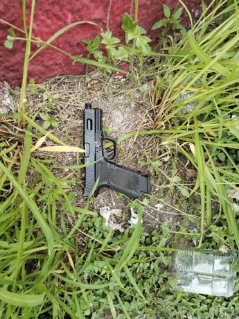 Peritos de la Fiscalía General de Justicia acudieron a recoger el arma. | Agustín Martínez