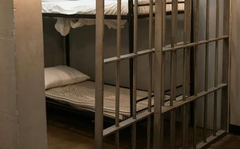 Investigan la muerte de un hombre en celda municipal de Apodaca, Nuevo León