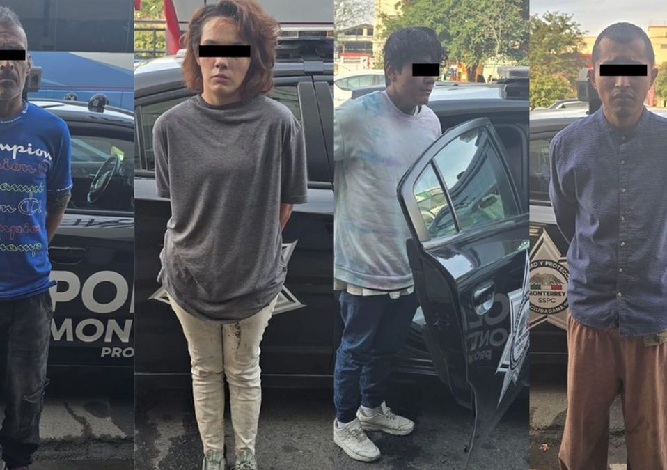 Policía de Monterrey arresta a cuatro personas tras ser sorprendidas quemando basura en la ex Arena Coliseo.| Especial