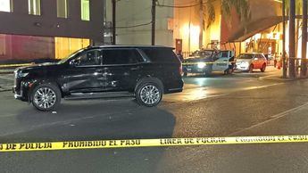 El blindaje de la camioneta logró resistir a varios de los impactos, aunque de todas formas uno de los vidrios quedó completamente destruido. | Israel