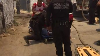 ¡Infierno en la Primero de Mayo! Fuego se reactiva consume centro de transferencia y deja una mujer lesionada