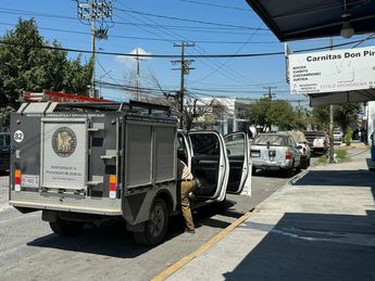 Camioneta de los peritos de la Fiscalía de Nuevo León. | Marcela Cuevas