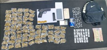 Drogas y arma decomisadas al hombre detenido en Juárez, Nuevo León. | Cortesía