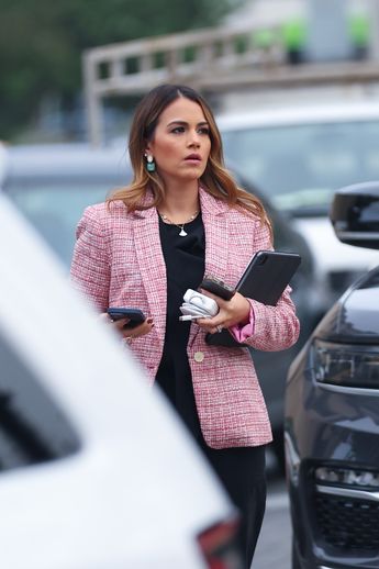 La presidenta del Congreso de Nuevo León, Lorena de la Garza entrando a la reunión con Samuel García. | Jorge López