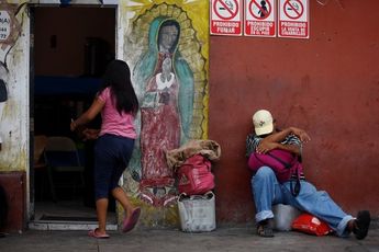 Los extranjeros refieren que aunque les dan un buen trato en la ciudad y consiguen empleos, solo están de paso. | Jorge López