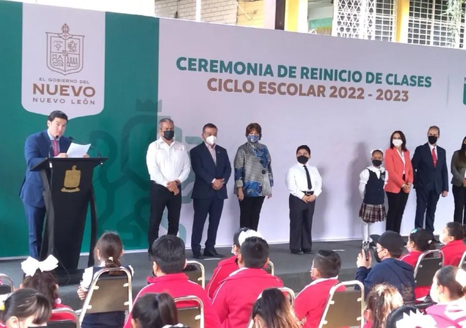 Samuel García promete más recursos para sector educativo en NL