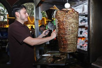 El trompo de carne árabe se inspiró en la manera en que se realiza el kebab turco y también el gyro griego / Melanie Torres