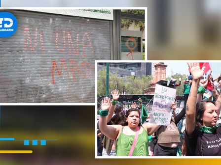 Un grupo de mujeres avanzan sobre Paseo de la Reforma hacia el Zócalo | Especial