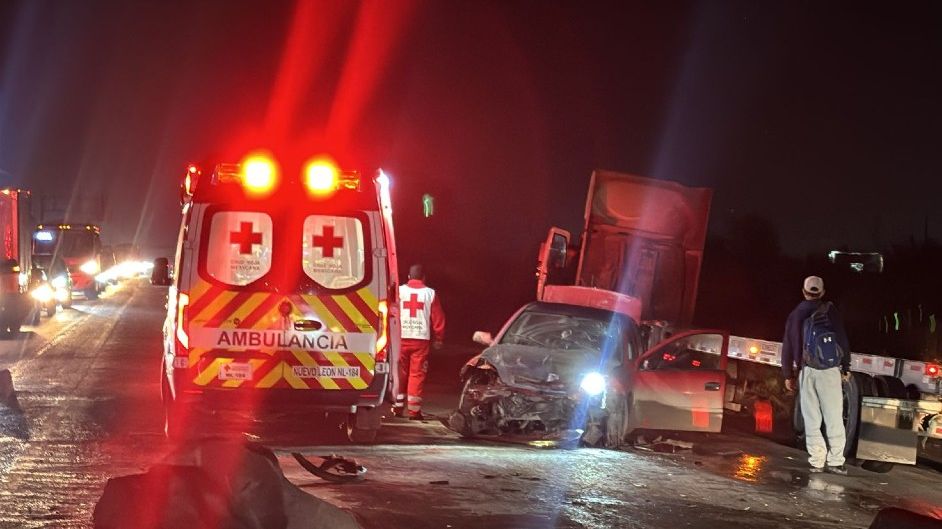 Conductores se encuentran varados debido al accidente | Especial