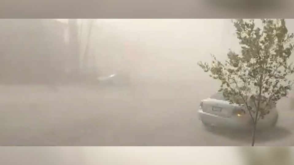 Fuertes vientos afectan a viviendas en Escobedo. / Captura
