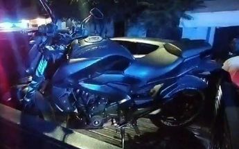 Motocicleta que estaba siendo robada por un hombre en Guadalajara / Vicente Torres Alfaro