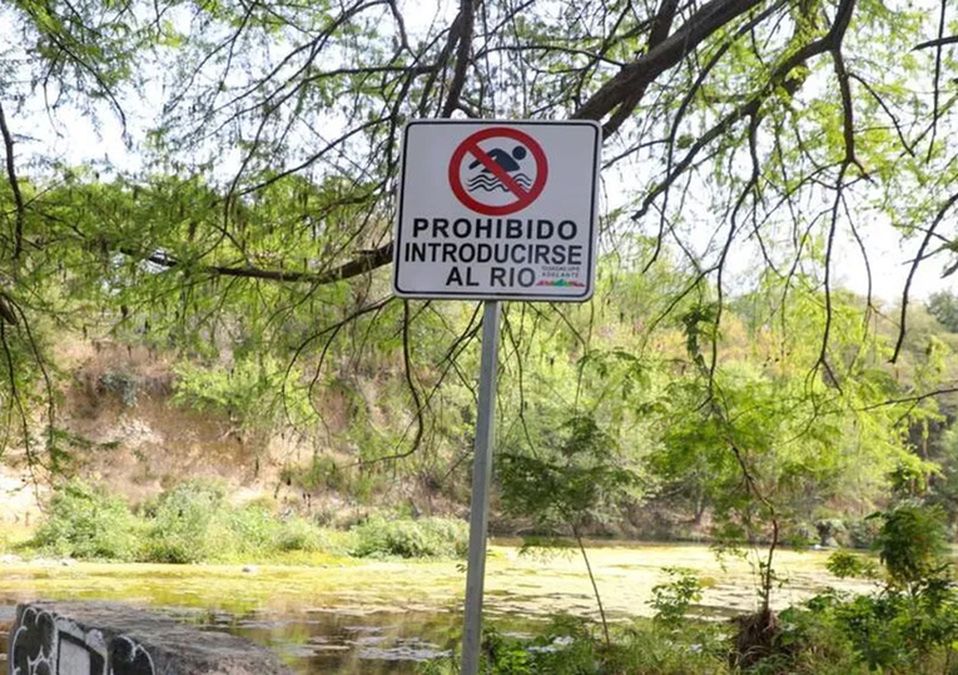 Instalan señalamientos que prohíben ingreso de personas al Río La Silla tras accidente de menor ahogado