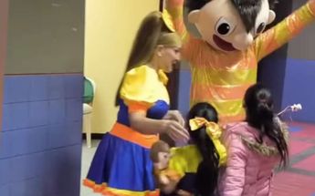 Bely y Beto recibiendo a sus fans en el backstage. | Cortesía