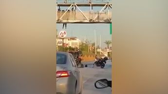 Por salvar a hombre que atentaba contra su vida, patrulla arrolla a mujer policía en Torreón