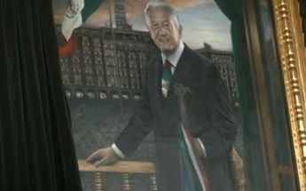 Después de su última mañanera, AMLO devela su retrato en el Palacio Nacional | YouTube: Milenio