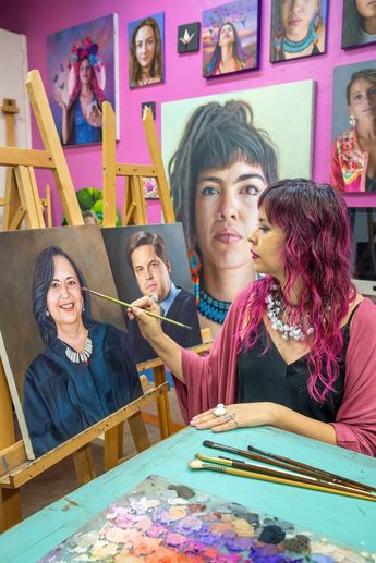La artista dijo que retratar a los ministros representó un reto para ella. | Especial