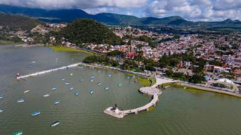 Autoridades han realizado labores de limpieza para embellecer el lago. | Foto: Alejandro Aguirre Curiel vía Facebook