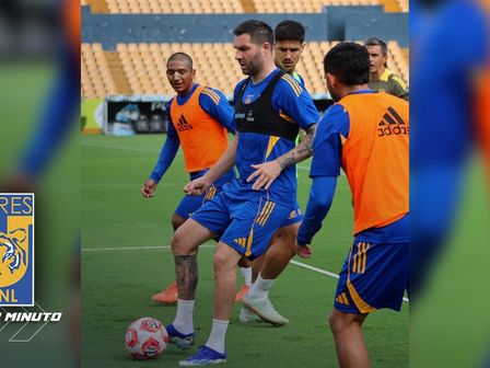 Gignac entrenando junto a sus compañeros de Tigres / @TigresOficial