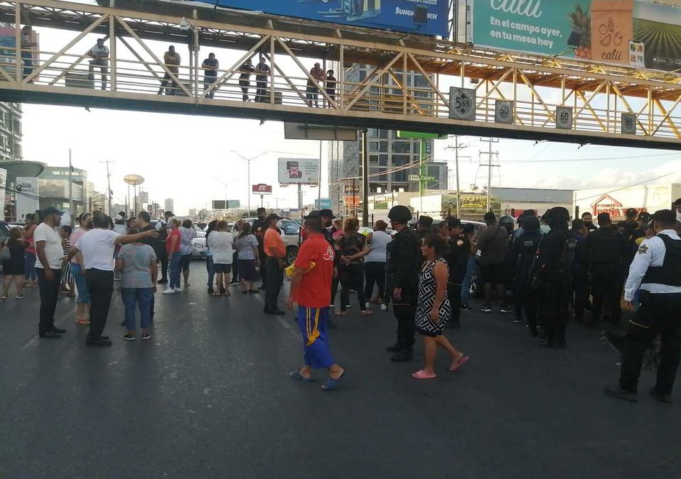 Bloqueo avenida Garza Sada / Miranda Arias