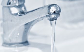 Llave de agua abierta / Especial