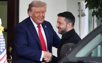 El encuentro entre Zelenski y Trump inicio con un cordial saludo entre ambos líderes | AP