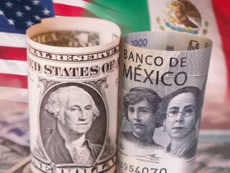 El Banxico informa sobre el precio del dólar al fin de cada jornada | Freepik