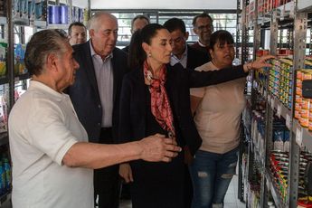 Claudia Sheinbaum en un atienda Diconsa
