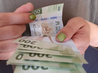 El aumento generalizado de los salarios en el país y los emprendimientos fueron la principal causa de que haya más dinero.