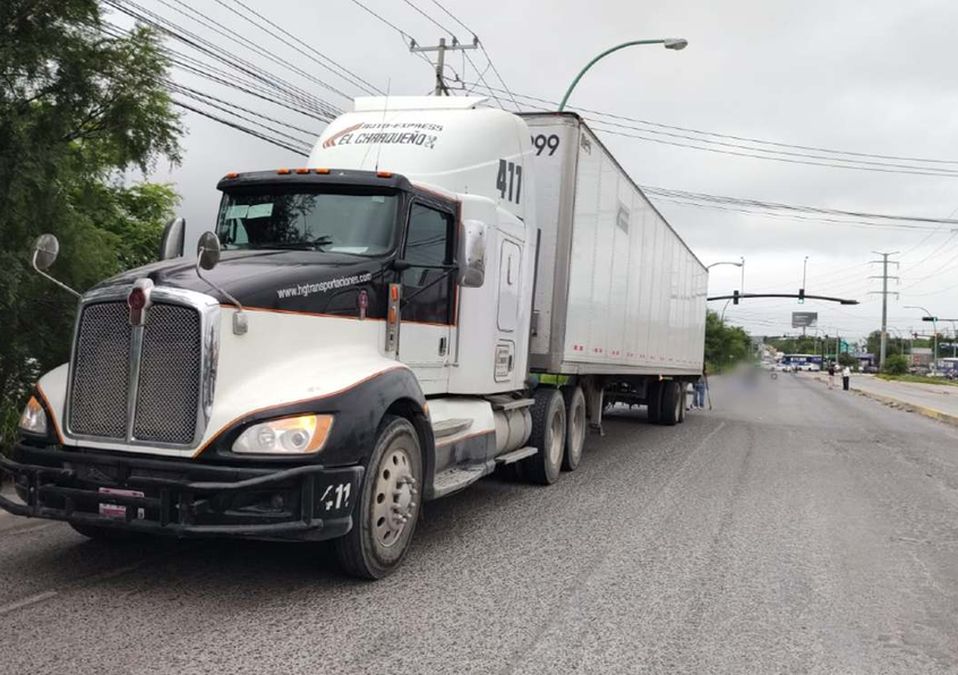 Un adulto mayor murió atropellado por un tráiler en avenida Ruiz Cortines. | Agustín Martínez